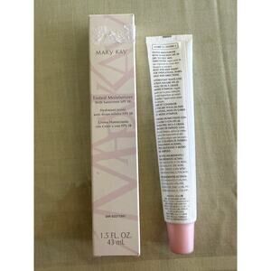 Mary Kay Tinted Moisturizer Sunscreen Broad Spectrum SPF 20 Ivory 2 Discontinued